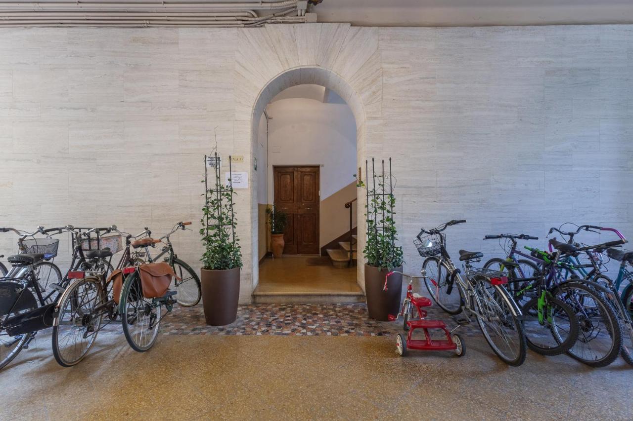 Accademia Delle Belle Arti University Apartment Болонья Екстер'єр фото